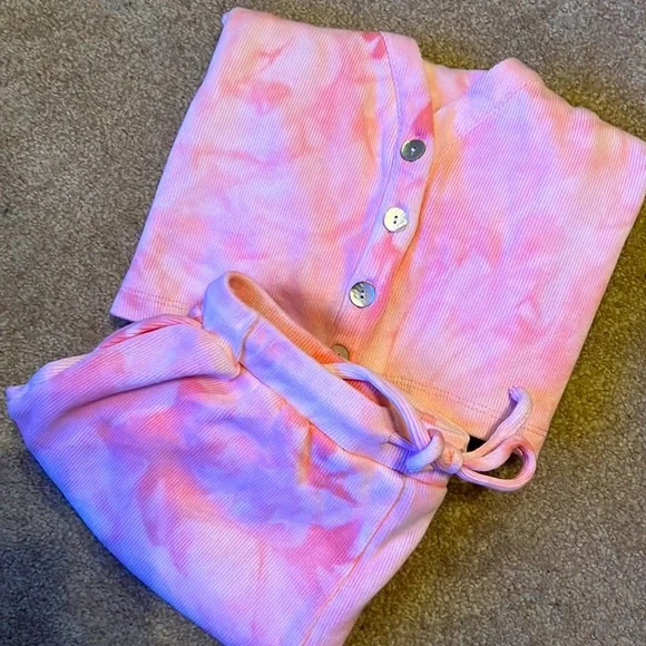 Washed/Never Worn Cute White Fox ๐ฆ Boutique Set - Medium Top - Small Bottoms ๐ธ - Picture 5 of 5